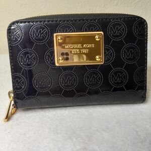 Michael Kors Glossy Zipper Wallet